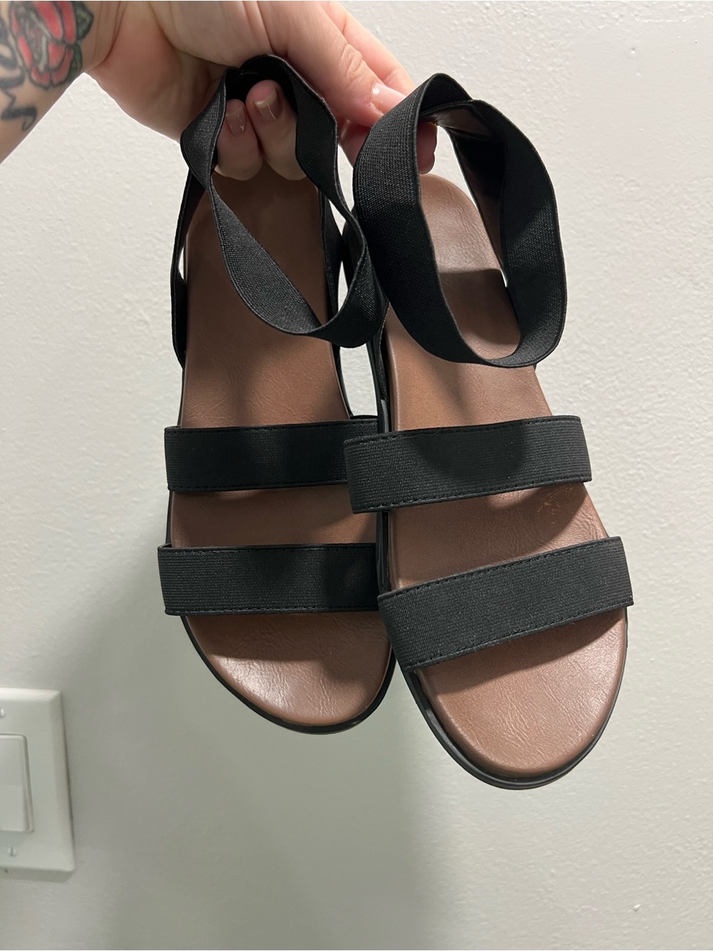 Women’s Flat Slip On Sandal with Ankle Strap Size 6.5